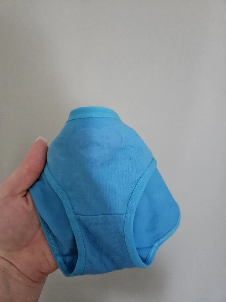 Слетела наклейка при первой стирке. Не критично, но неприятно.