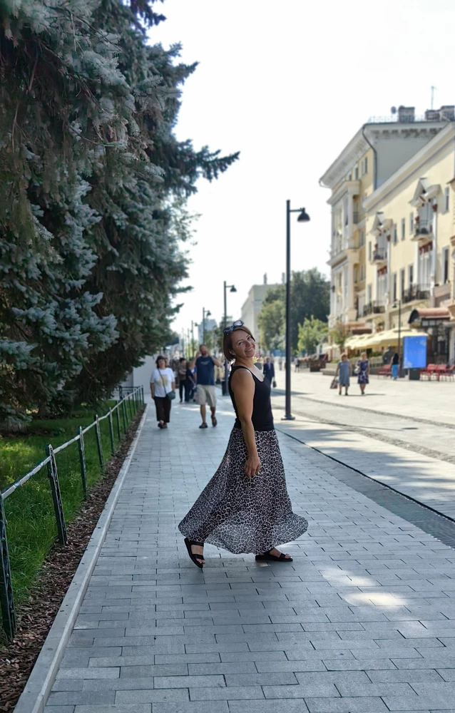 Вообще не нашу юбки... От слова совсем 😎. Честно 💯. Эту заказала просто померить 🤦... И вот результат 😂😂😂. Любимая вещь в гардеробе ( единственная юбочка). 
Девочки рекомендую 💯