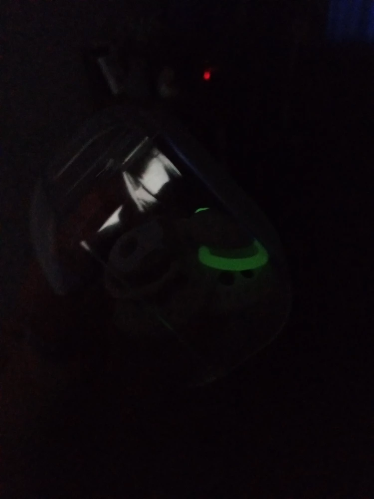 Сосочки вроде нормальные, без запаха, но светиться только одна.