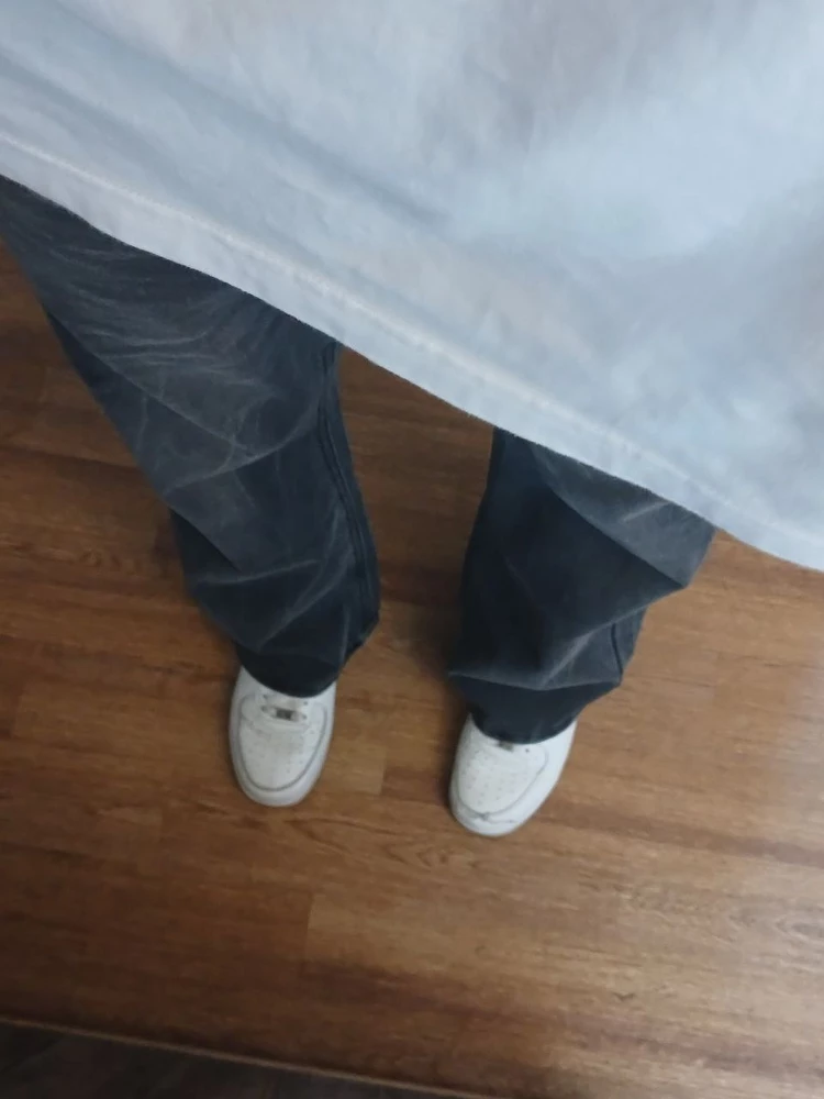 прошивал пьяный китаец, нитки торчат повсюду.
в остальном ваще тема, удобные, крой хороший, на мя как влитые сели