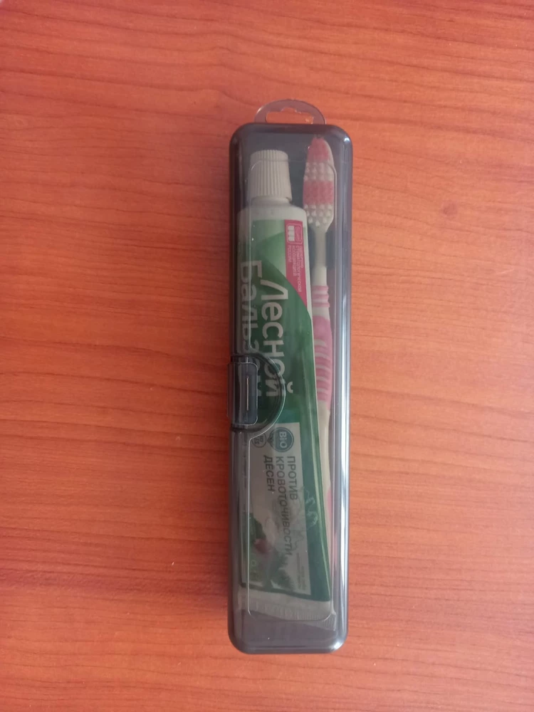 Футляр пришел целым, проверила на пвз сразу. Внутрь помещается и зубная щетка и тюбик с пастой на 75мл.