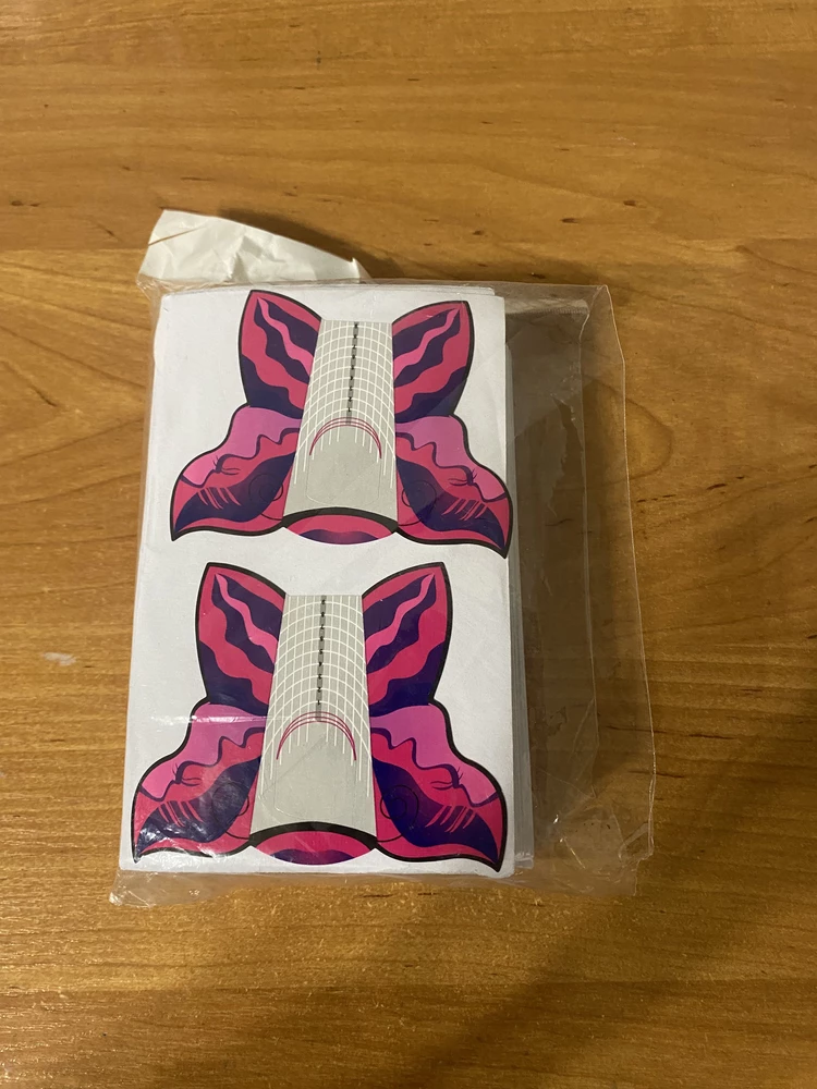 Формы просто 🔥. Рекомендую. Звезду снимаю за то, что упаковка была вскрыта и сотрудник ПВЗ заставила пересчитывать количество форм, когда хотела отказаться.
Пришло вовремя, но в нескольких пакетах от WB, как матрешка. Вскрыла пакет, в нем второй, третий и в итоге вскрытая упаковка.