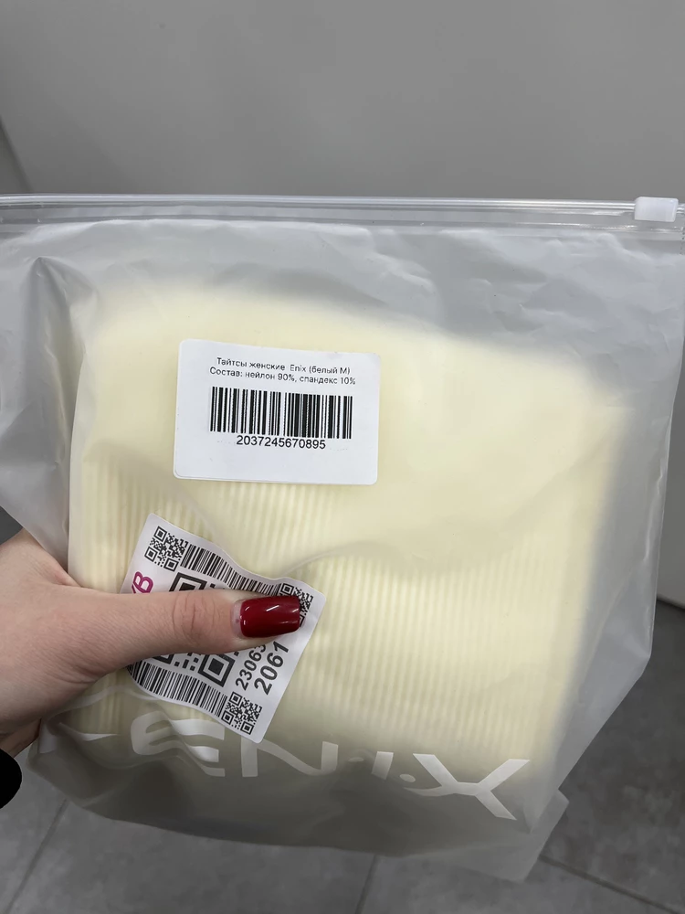 ожидание и реальность
в какой вселенной это одинаковые оттенки? 
с цветопередачей у меня на телефоне все супер, цвет на фотографии такой же, как и в жизни, с освещением на пвз все тоже хорошо. 
зачем настолько сильно менять цвет изделия в карточке товара?