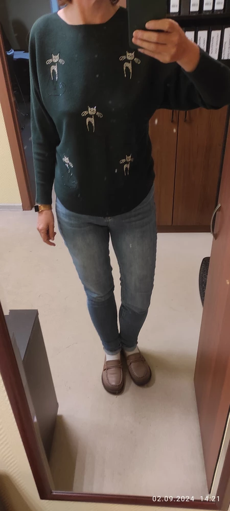 Мягкий, на 48 впритык. На рост 178 см не хватает длины и рукав коротковат. Кофта приятная на ощупь,но  думаю закатается быстро