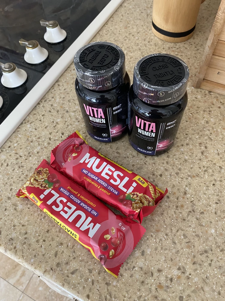 Эти витамины пью не первый раз, очень хорошие. Сроки годности до 2027 года, и спасибо продавцу за батончики, очень мило и приятно 🥹