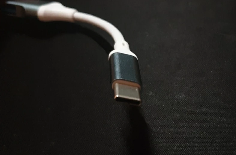 Ожидания от этого USB хаба полностью оправдались. Удобно для подключения к пк/ноуту/телефону.
Советую к приобретению тем, у кого периодически возникают проблемы с нехваткой USB-разъёмов.
Первое время трудо заходил в usb разъём.