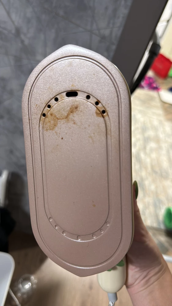 Заливала покупную дистилированную воду ,до жтого пользовалась раз 5,все хорошо было , что это может быть ? Продавец просьба связаться