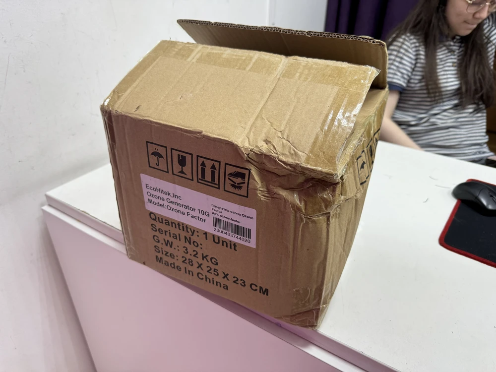Пришел исправный озонатор. Коробка мятая, но не критично. Комплектация полная. Пока запускали 1 раз, после 30 мин- стойкий запах озона, приноровимся и, думаю, будет лучше. Приобретали по рекомендации коллег, для гостиничных номеров (бороться с посторонними запахами, + дезинфекция/профилактика и тд).