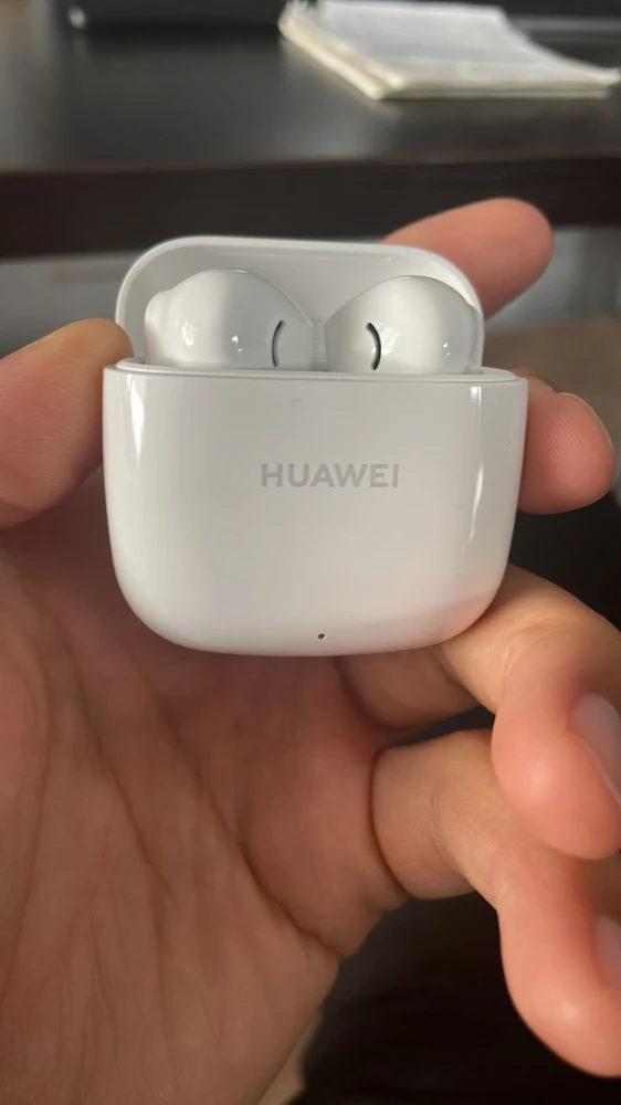 Отличные Уши, за 8,800 тнг , хорошего качества , в ушах сидят прекрасно, через наушники смело можно разговаривать собиседник слышит  хорошо