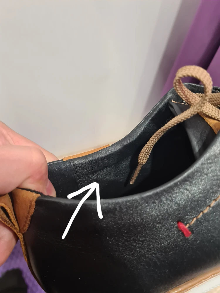 Один сшит швом внутрь и сильно натирает, другой сшит нормально. Носить такую обувь невозможно.