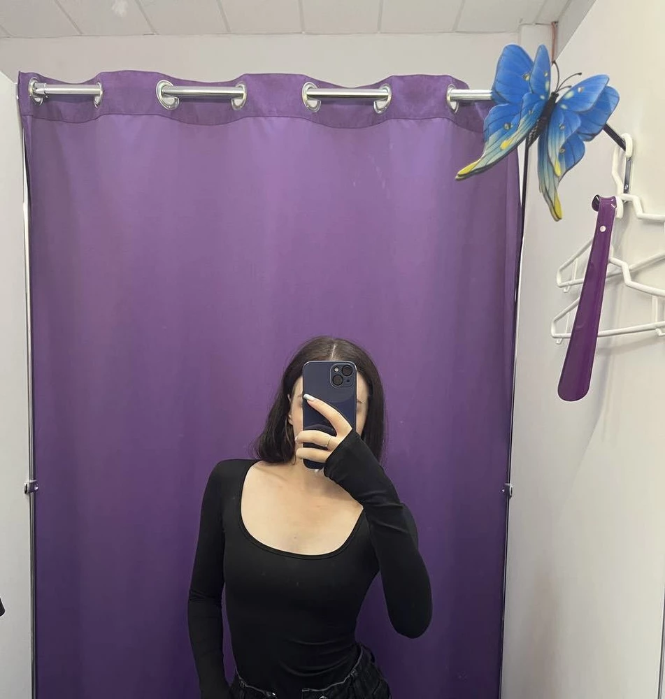 Прекрасно село! Качество очень легкое и не просвечивает!