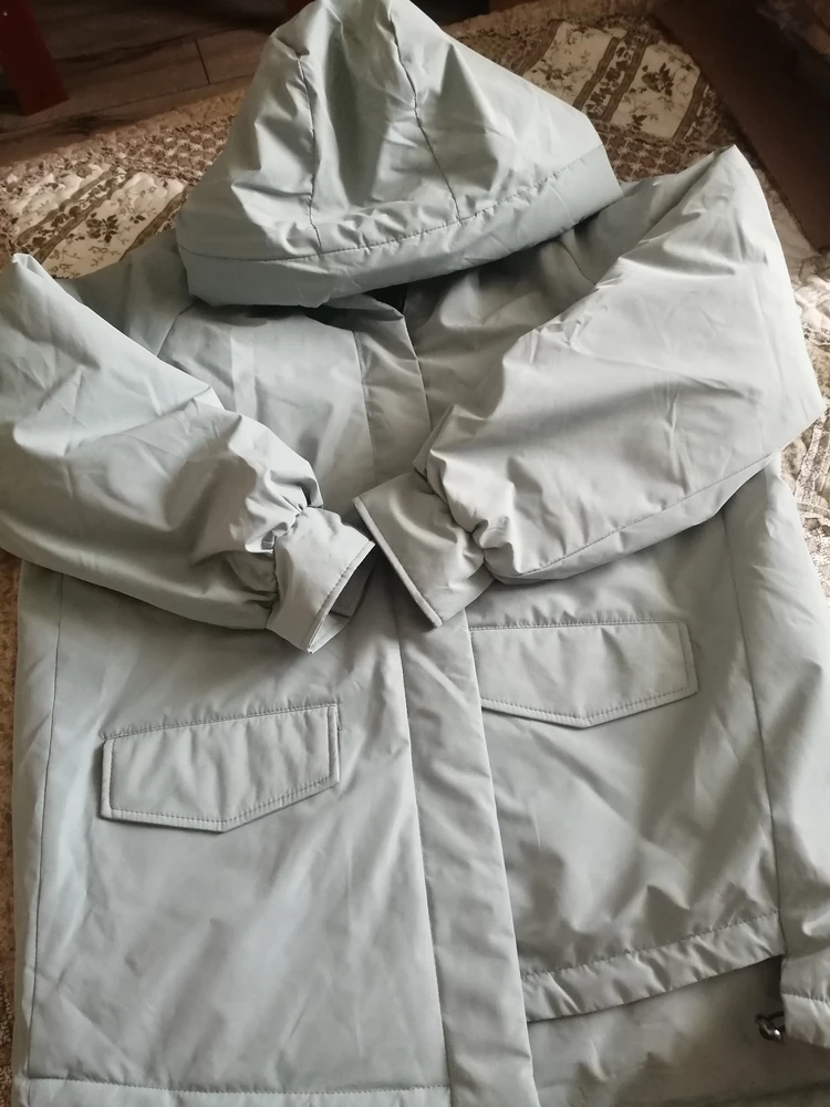 Куртка очень понравилась! На весну и осень супер!
Брала большой размер, чтобы надевать на 8-9 месяцах беременности и не ошиблась, в дальнейшем также будет удобно носить, так как люблю оверсайз 🙌
Цвет соответствует заявленному, на моем фото искажен немного.
Спасибо большое!