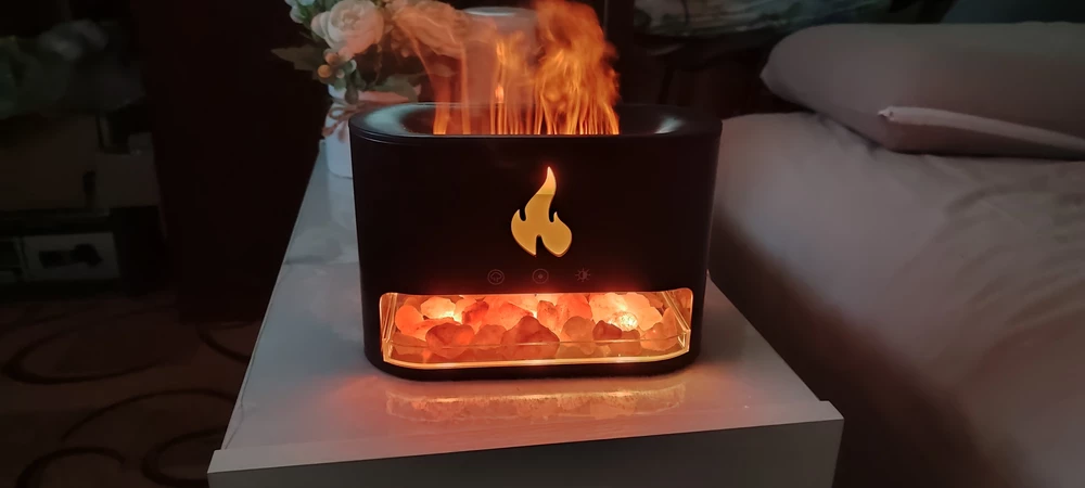 Пока работает и работает очень красиво. Шумит слегка.