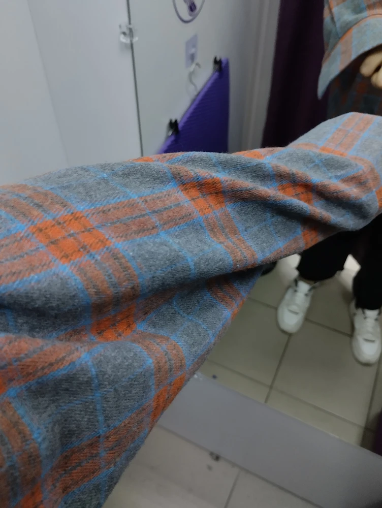 Интересное сочетание цветов, ткань тоже хороша. На мой M-L села в меру свободно. Стильно смотрится