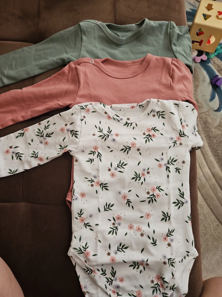 Качественные и очень красивые боди 👍👍, а какие приятные на ощупь 😍😍. Покупкой довольна 😌. Рекомендую 100%!