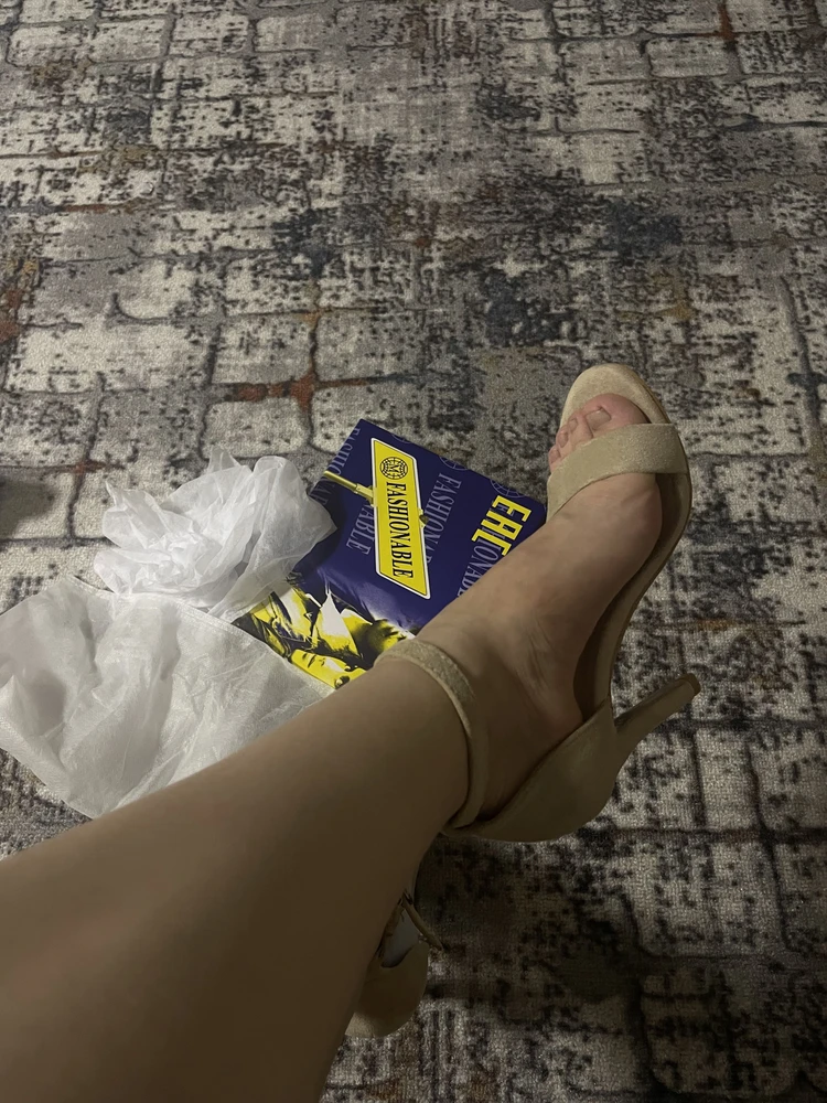 Немного открыта и нитки торчат, надеюсь будет не замечен