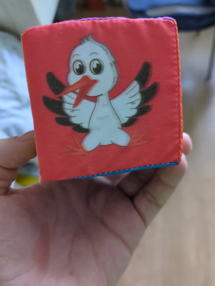 Наше родное, но доделать хорошо пока не можем😀. Печать на самих кубиках расплывчатая.
Картинки сливаются с фоном.
Могут лучше, но сейчас.
Сами кубики лёгкие, сшиты хорошо