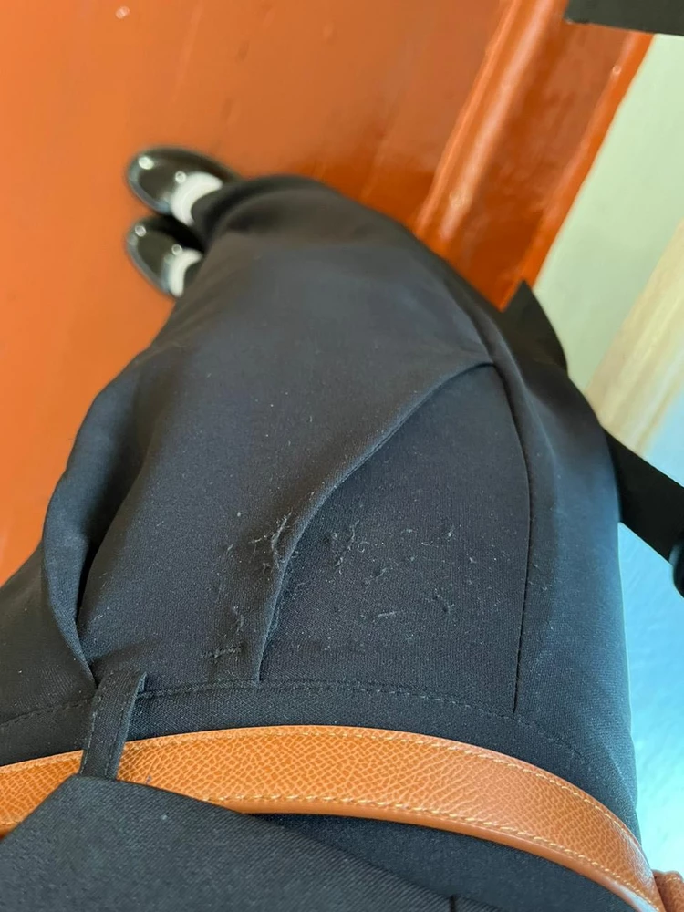 Надела брюки три раза и сразу появились катышки. Качество оказалось ужасное. Полное разочарование(