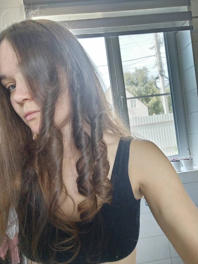 Круто)) крутит и ещё как) сначала горячим воздухом, потом холодным пока не остынет и вот такая красота получается) покупкой довольна! Рекомендую!!!