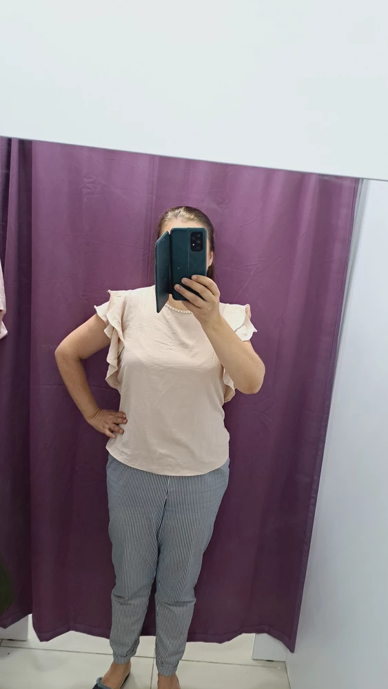 Неплохая блузка. Но очень узкий проем, неудобно в ней. Отказ.