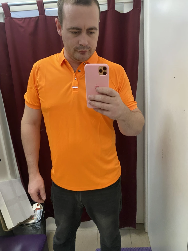 Футболка классная. Мужу понравилась. Ткань приятная, дыщащая. Размерная сетка соответсвует.