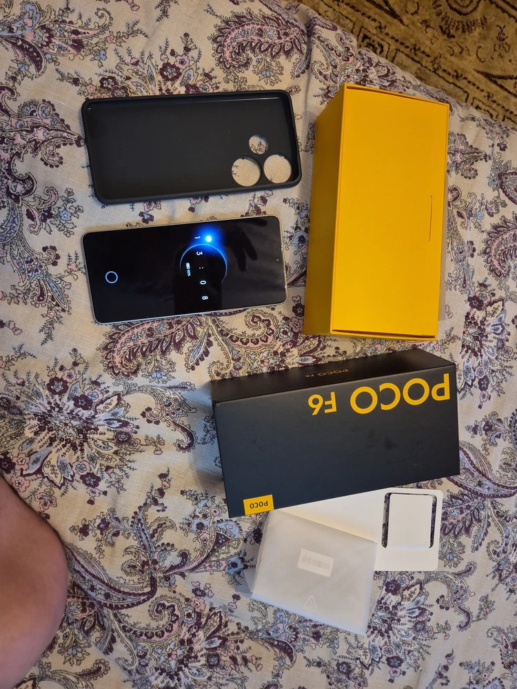 Отличный аппарат, куплен на смену redmi note 10, разница приличная. Комплект приятный, зарядка, чехол, на экране уже пленка, сканер отпечатка под экраном работает хорошо. Телефон летает.