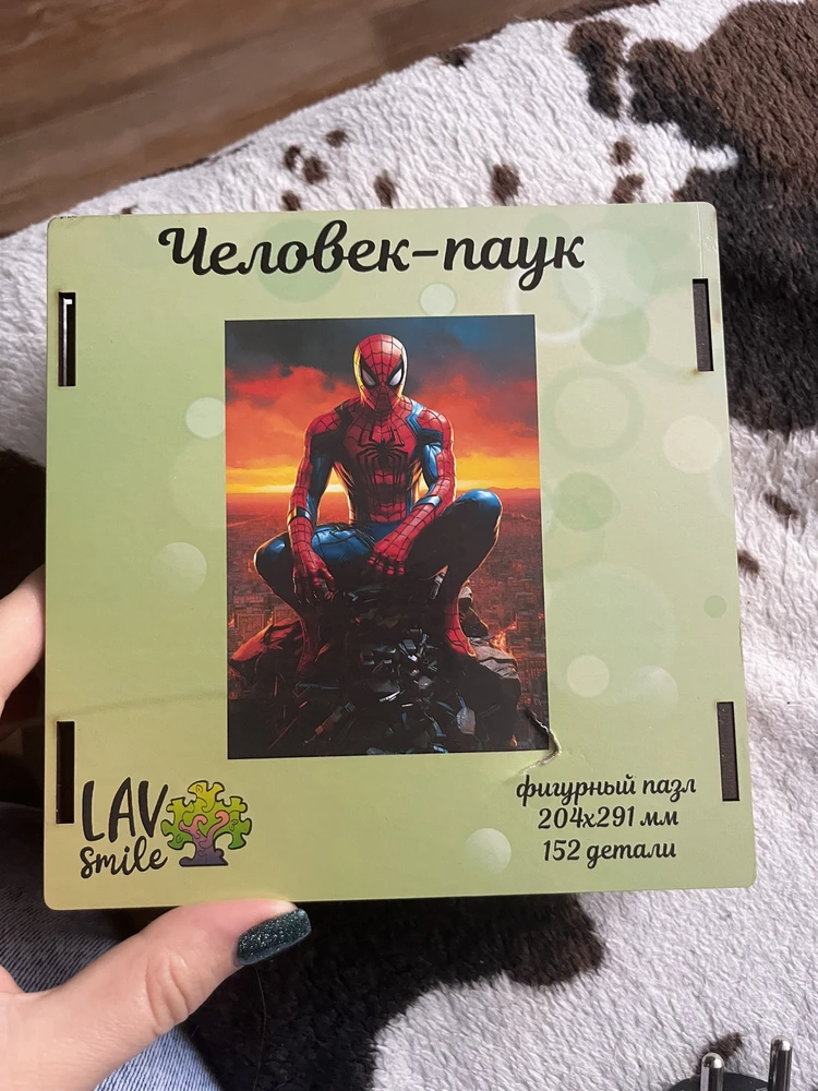 Здравствуйте, купила на подарок племяннику, был обернут в пленку, поэтому не заметила трещину, дома открыла, а там сюрприз 😒