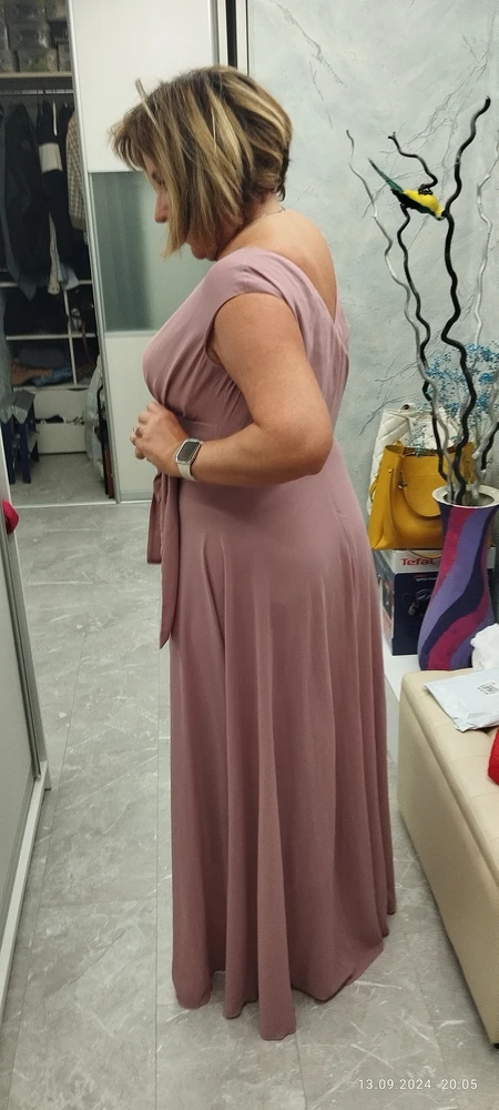 Платье нарядное, лёгкое, струящееся. Идем на свадьбу)))