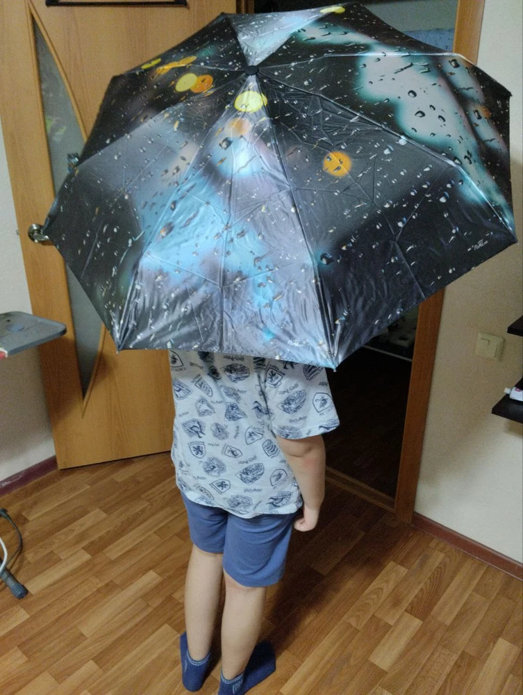 Красивый крепкий зонт🌂, полностью автомат, взяла сыну в школу носить в рюкзаке, специально выбирала небольшого размера в сложенном виде