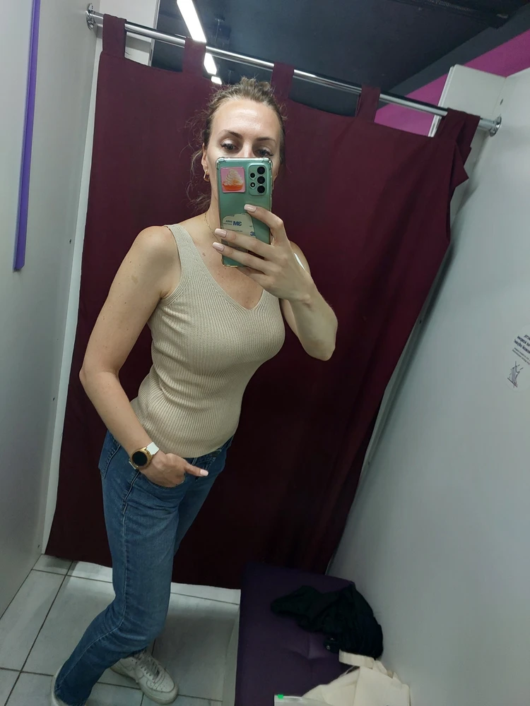 Ткань очень тонкая. На 48 мой подошла, так как сильно тянется