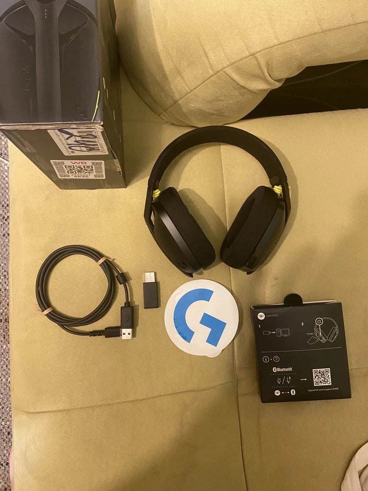 Наушники пришли быстро, качество отличное, ОРИГИНАЛ, приложение g hub их видит, звук хороший, по громкости очень даже не плохо, хотя некотрые пишут тихие, но у меня прошлые наушники были очень громкие и в сравнении с ними большой разницы не вижу, НАКЛЕЙКА в комплекте есть). А то некоторые переживают из-за нее). В общем, отличные наушники за эту цену, на счет долговечности, пока не знаю, время покажет. Если думаете брать или нет (тоже долго сомневался), берите, не пожалеете, все четко, за такую цену врядли что-то лучше найдете. Всем добра!