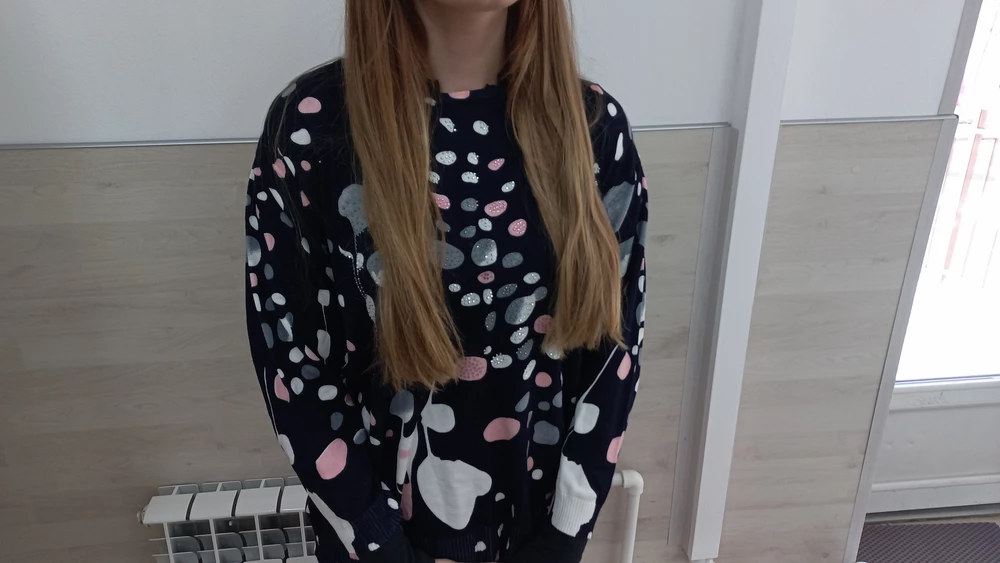 Я приобрела эту женскую кофту и осталась в полном восторге! Она идеально сидит по фигуре и очень комфортная. Материал мягкий и приятный на ощупь, не вызывает дискомфорта. Я особенно люблю её стильный дизайн — отлично подходит как для повседневной носки, так и для особых случаев. Рекомендую всем, кто ценит качество и комфорт!