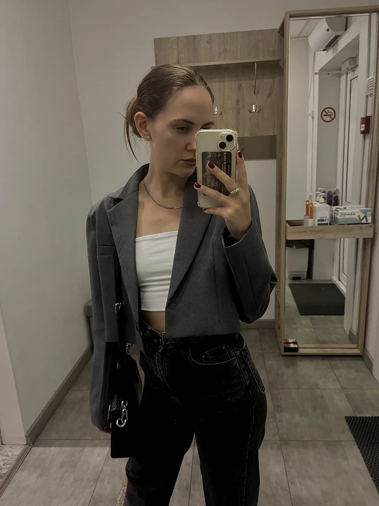 Пиджак отличный . Но хотелось бы более плотную ткань.