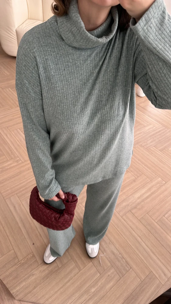 Костюм понравился, качество хорошее швы ровные. Сидит свободно , мне так и нравится.