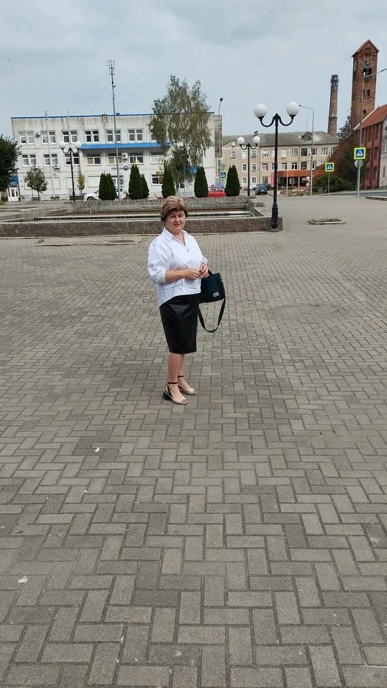 Юбка замечательная, сшита хорошо. Размер соответствует, рекомендую к покупке. Спасибо производителю ! 🌹
