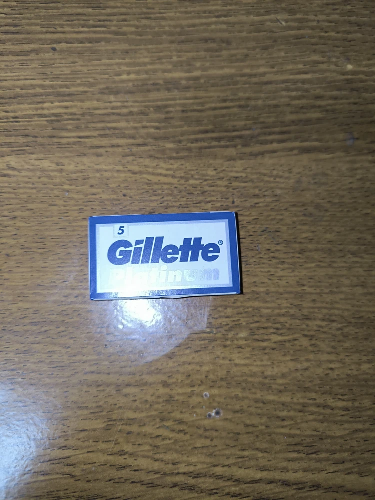 Отличные Лезвия , 
Пришли полный комплект как и заявлено. 
Gillette = качество