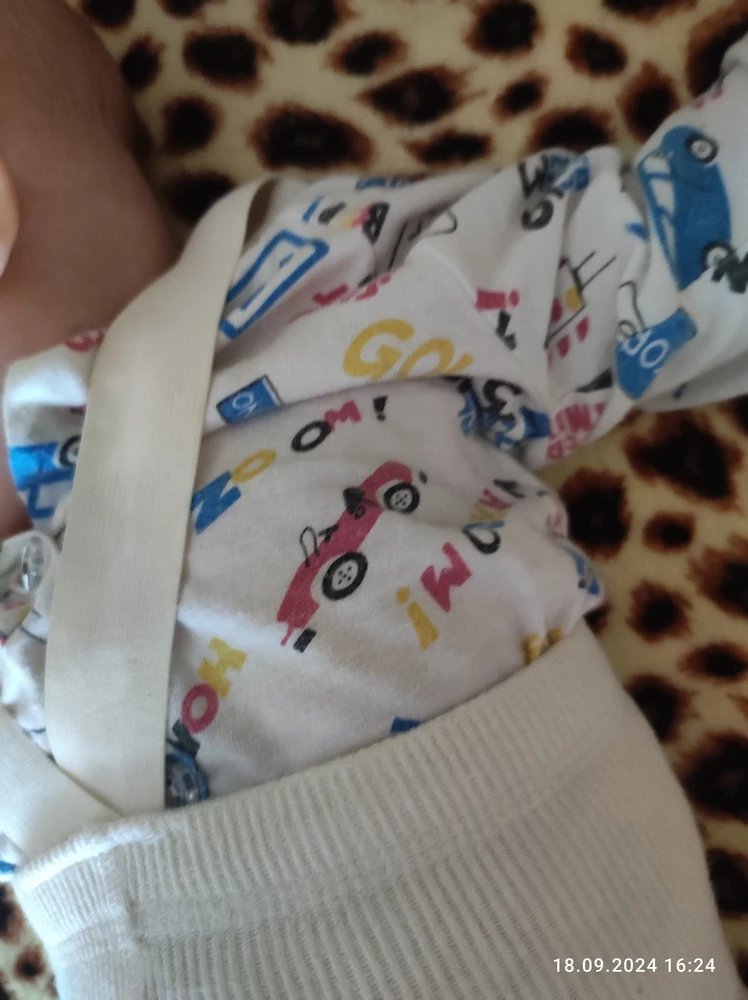 Отличные мягкие очень удобные колготочки, спинка закрыта всё ровненько.. единственные два минуса лямки длинноватые и пятка почему-то на ступне маленькая коротковата) попробуем побольше заказать..