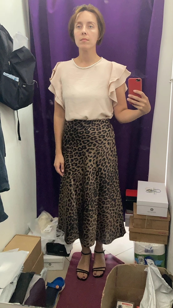 Очень женственная блузка. Бусинки на клепках