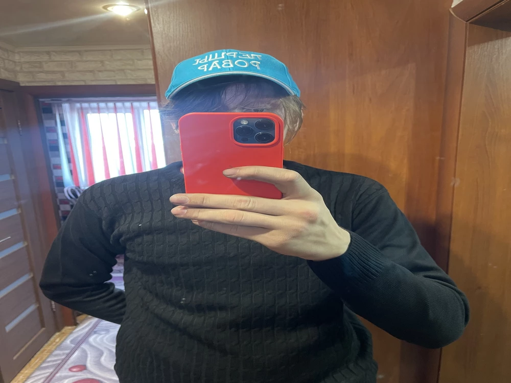 Свитер подошел и превзошел ожидания, выглядит и чувствуется супер, мягкий, не колится, для осени самое то! Упаковка и доставка на уровне, спасибо!