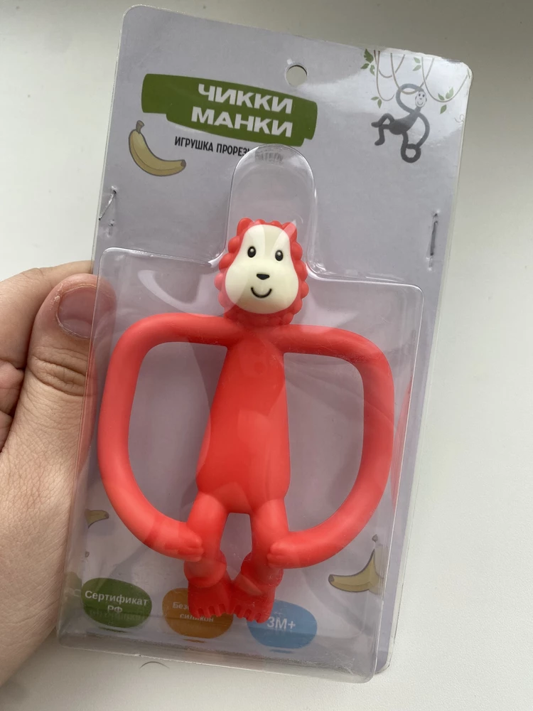 Мне понравился, дочке вроде тоже😁
Мягенький, приятный,удобно в руке держать, цвет больше коралловый, чем красный, но это и лучше