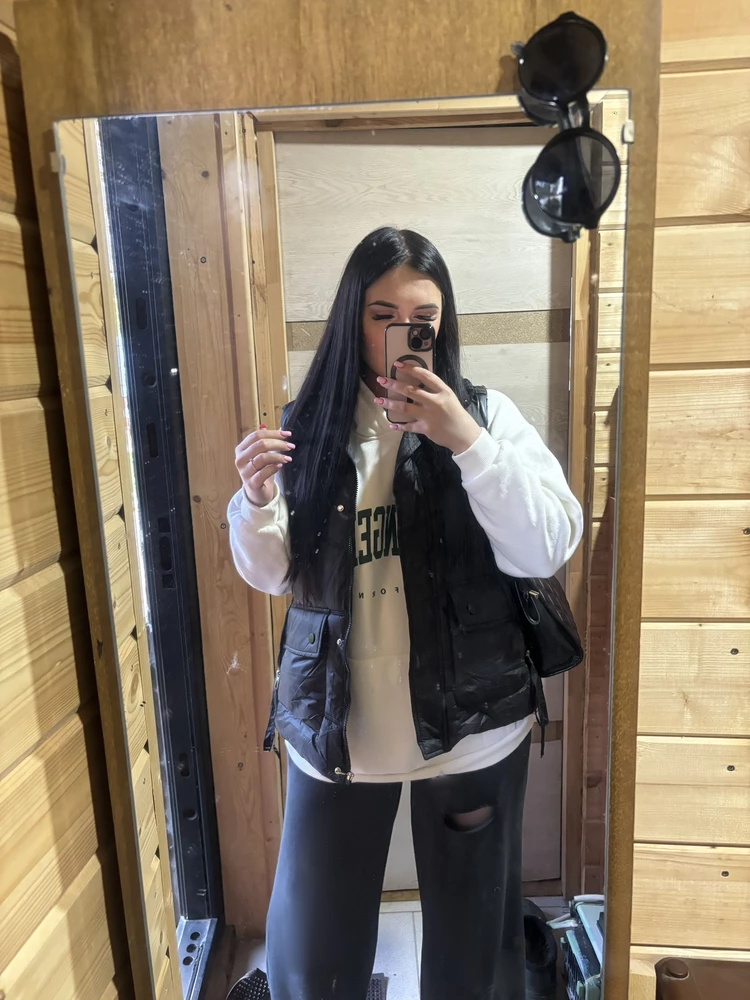 Штаны отлияного качества , не скатываются , резинка на поясе держится хорошо