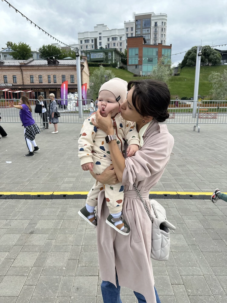 Наш любимый комбинезон 🫶🏼 искала именно без утеплителя, для лета. Почти ежедневная стирка и сушка в сушилке не испортили ткань, нет выцветания