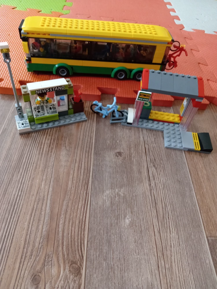 Отличный конструктор, ребёнок очень доволен. Собирается легко. Рекомендую к покупке.