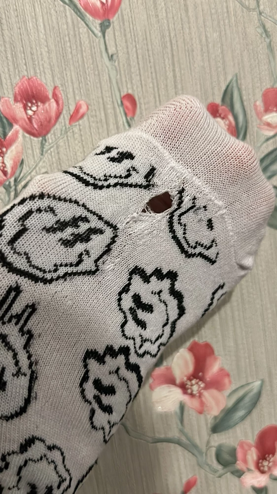 Качество хорошее👍🏻🔥
Но одоин носок немного порван🥺
Буду заказывать еще 🌷