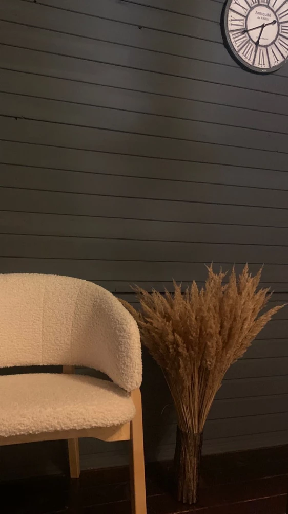 Кресло просто шикарное, влюбилась в него с первого взгляда🤍 Крепкое, тяжелое, чехол на спинке на молнии, можно снять и постирать. Пришло в собранном виде, спокойно встало в багажник. Спасибо за классное кресло❤️