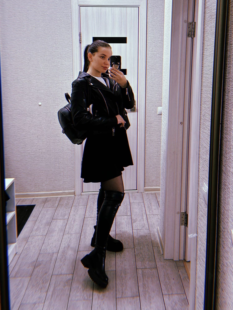 Сапожки очень красивые. Сидят по ножке отлично. Очень качественные. При ходьбе сильная боль в пальцах, надеюсь разносятся.