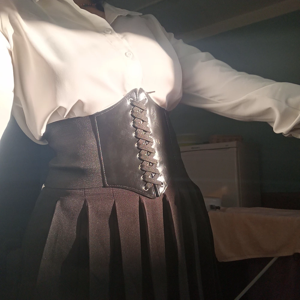 Меньше чем за 700 рублей имба вобще, ткань странни немног, но носибельно топи топ👍👍 шорты имеются но 🤏🤏 а ещё на 70/98 чутка натянуто проходит из-за моей эс, но вроде норм спасибочки🥰🥰💘💝🦋💫