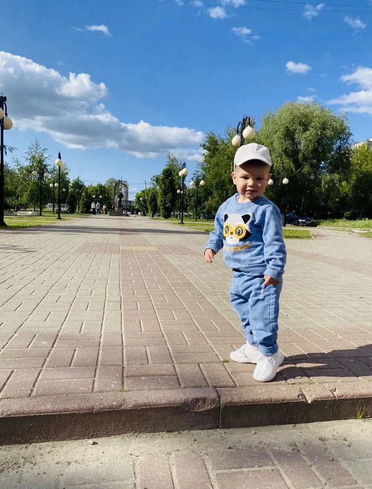 Джинсы полнейший восторг! Удобно,что есть резинка на талии ,так как ребенок  худенький,и все штаны с него вечно спадают! Качество на высоте,ткань плотная, но в то же время легкая,дышащая!