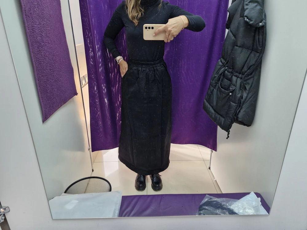 Отличная юбка, плотная, качественная. Но для моего роста коротковата, на несколько сантиметров подлиньше было бы супер!