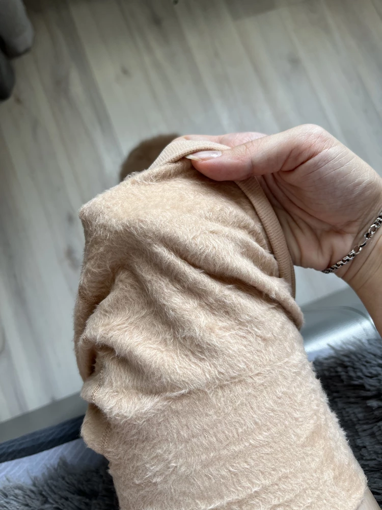 Размерная сетка вообще от балды как будто написана, спасибо за выкинутые деньги. Мой рост 158 объем бедер 84, то есть я не на границе а прям четко попадаю в самый маленький размер. Везде беру S, XS. Я эти колготки еле натянула на себя. Носить их не буду, очегь маленькие сползли пока дома в них ходила. И если честно думала они потолще будут